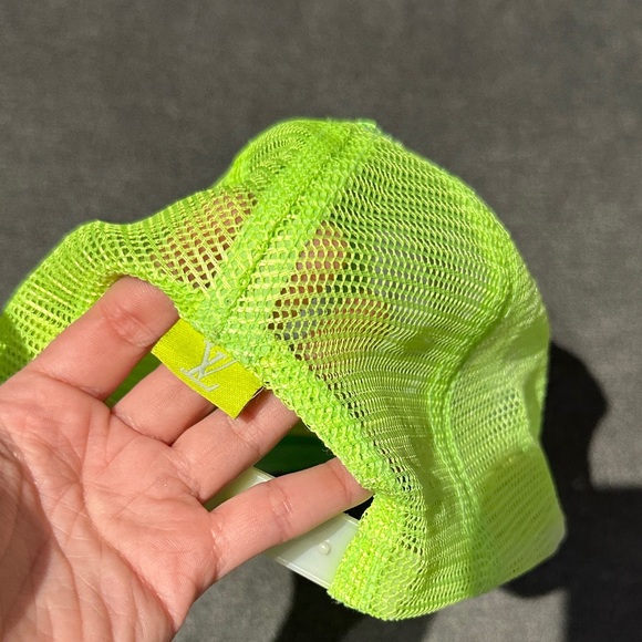 Louis Vuitton Bright Green Monogram Mesh Cap - Picture 7 of 16